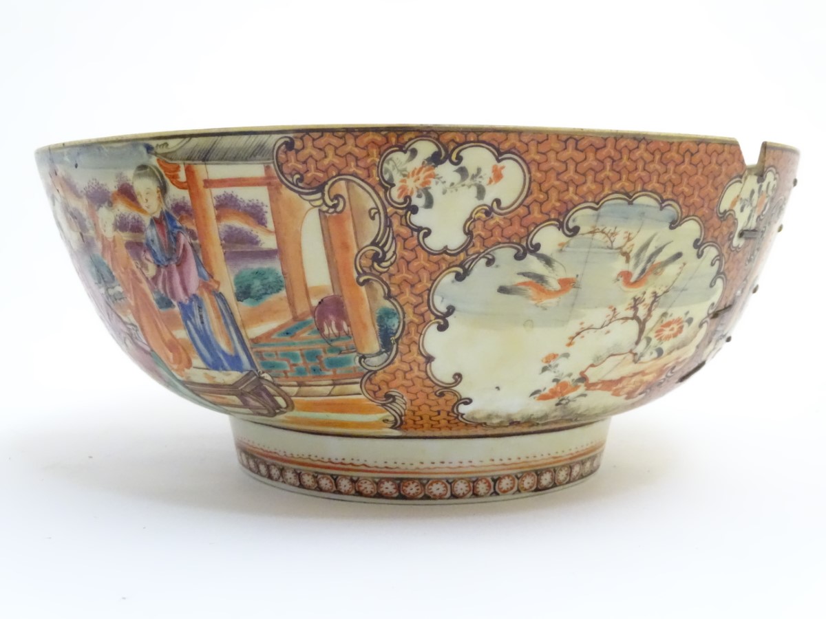 An Imari scalloped-edge bowl with panelled decoration depicting birds and flowers, - Image 11 of 11