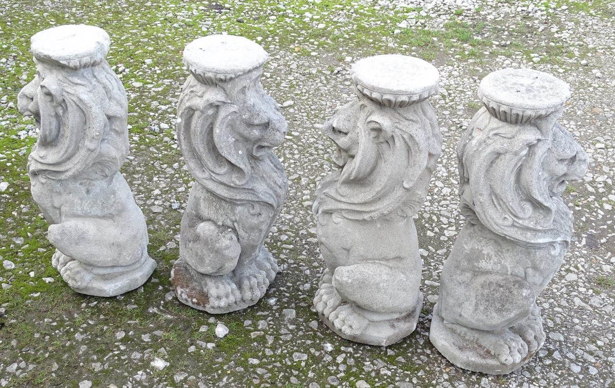 Garden and architectural salvage: A set of four cast composite stone sejant lions / lion supports. - Image 5 of 7