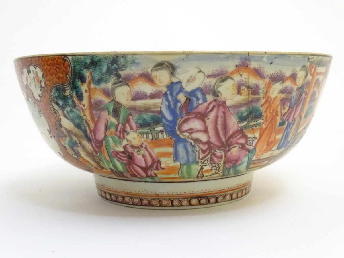 An Imari scalloped-edge bowl with panelled decoration depicting birds and flowers, - Image 10 of 11