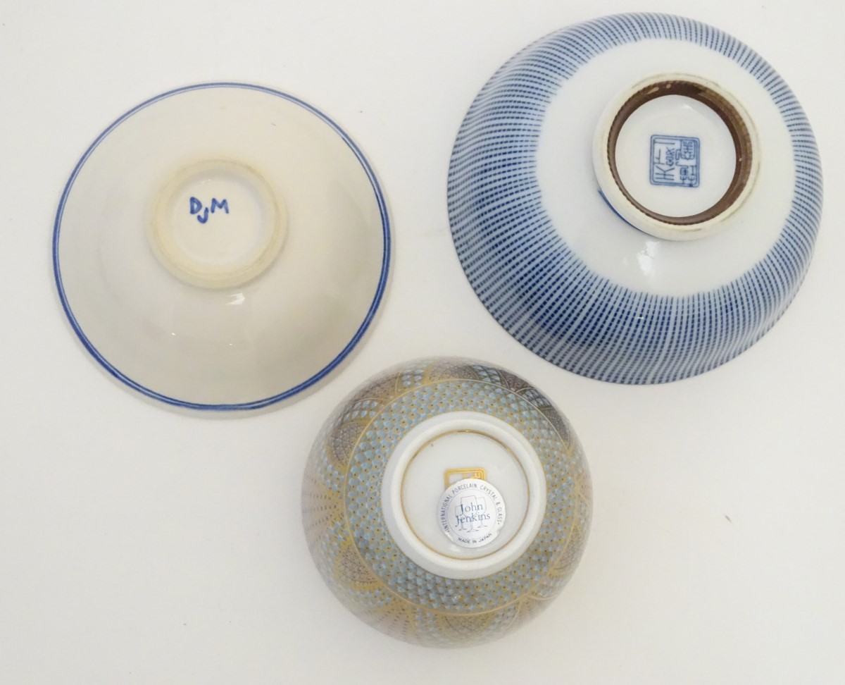 A quantity of ceramic items to include a blue and white Chinese rice bowl, - Image 11 of 13