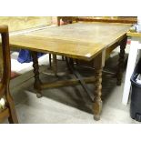 A draw leaf table CONDITION: Please Note - we do not make reference to the