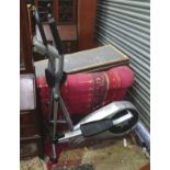 A Reebok RE2 cross trainer CONDITION: Please Note - we do not make reference to the