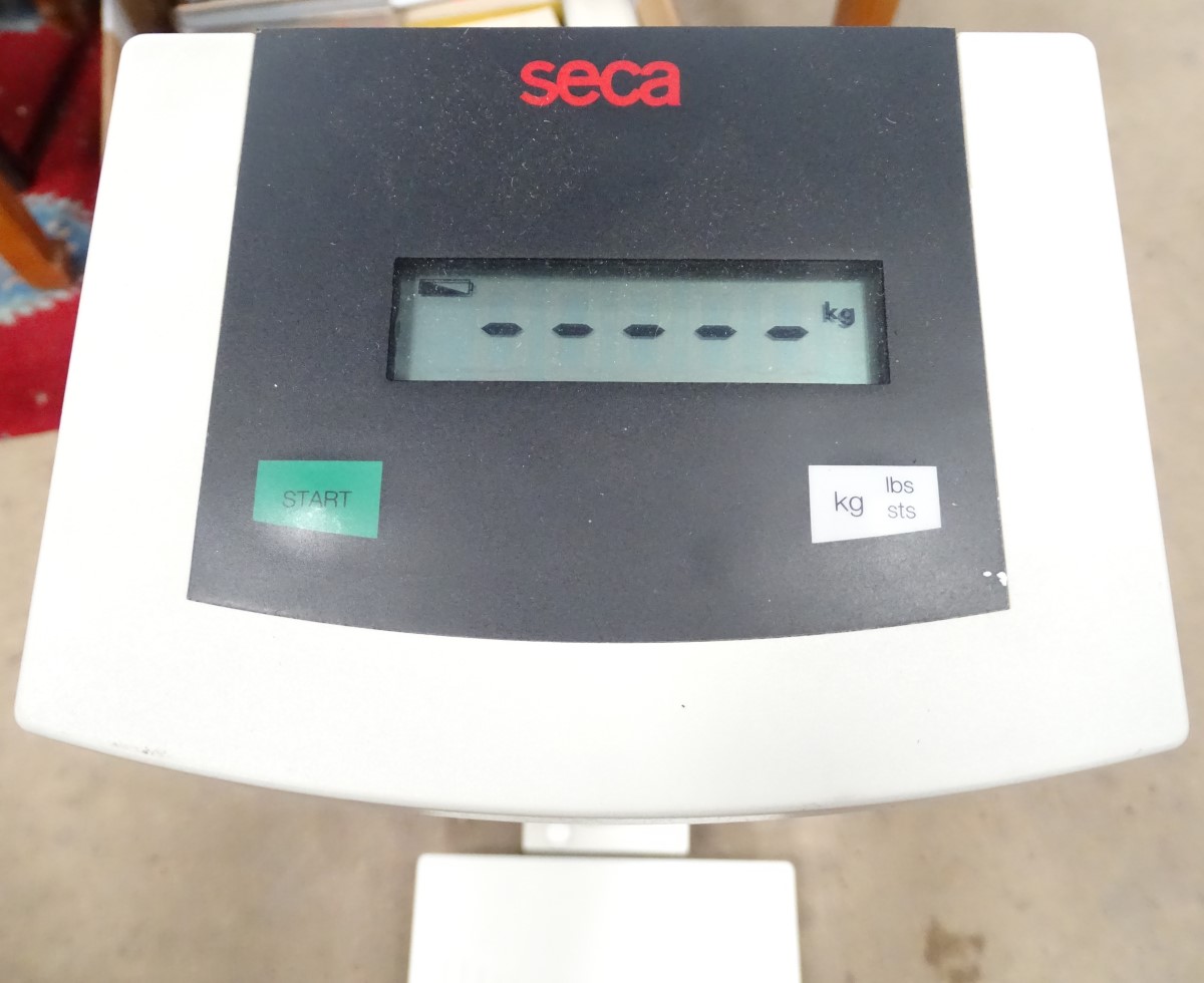 A set of electronic scales by S.E.C. - Image 2 of 2