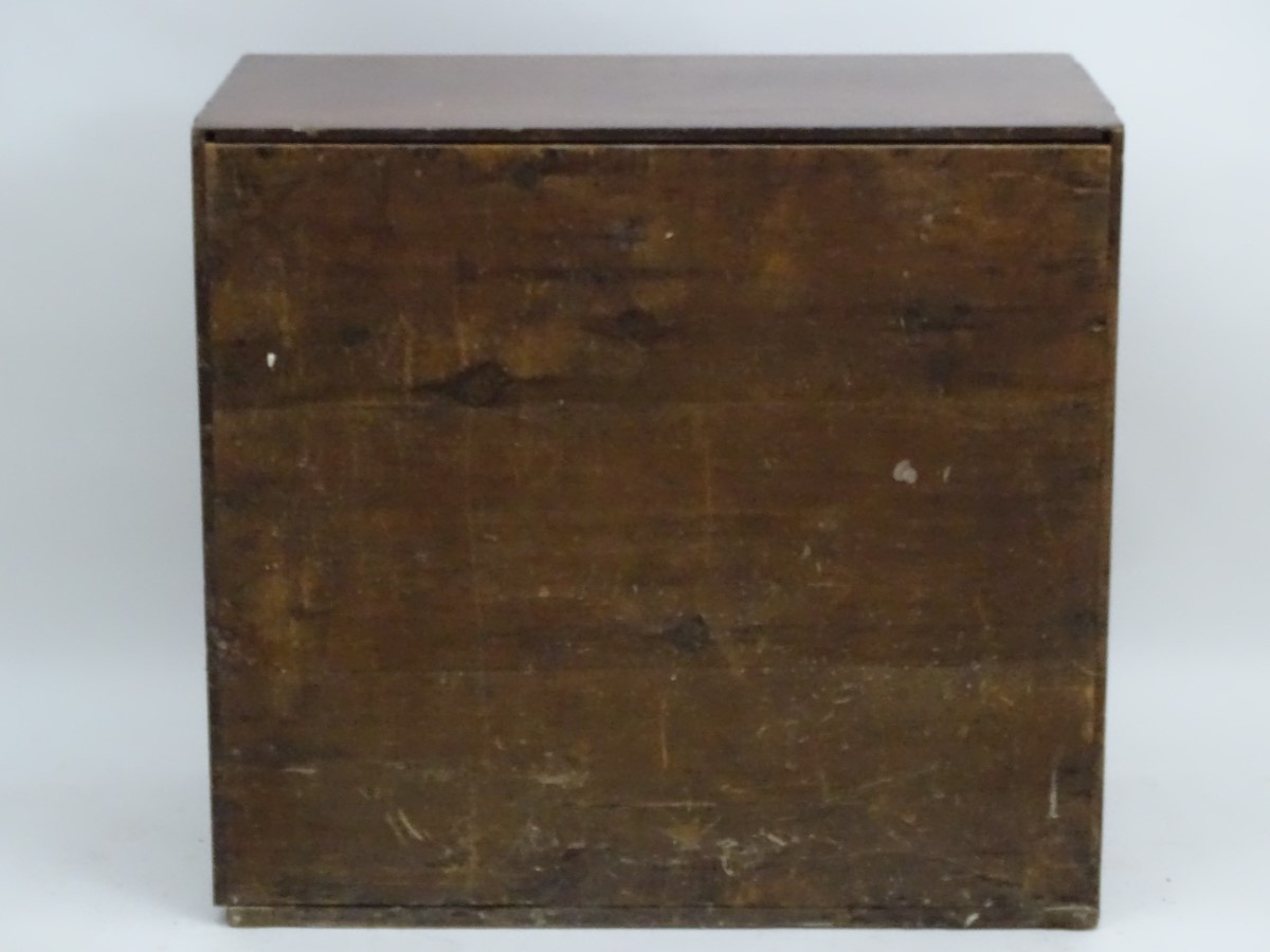 A late 18thC mahogany chest of drawers comprising two short over three long drawers with brass - Image 3 of 6