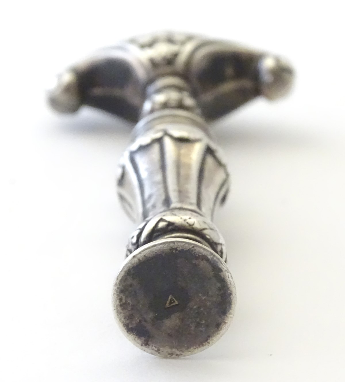 Corkscew : A 18thC Dutch white metal ( silver) corkscrew with shaped handle having acanthus - Image 3 of 10