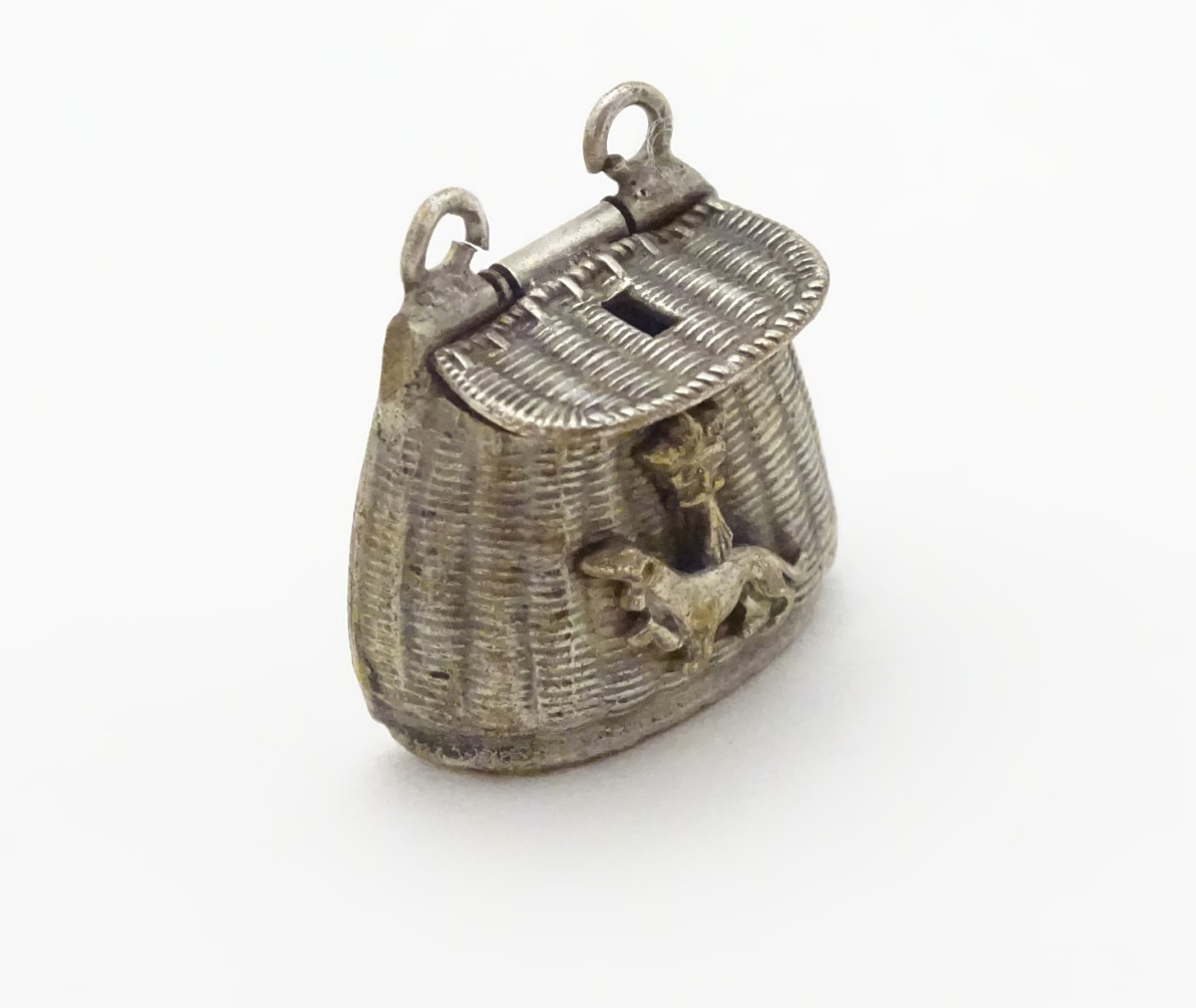 A charm / pendant formed as a miniature fishing creel with heraldic symbols to one side. - Image 7 of 11