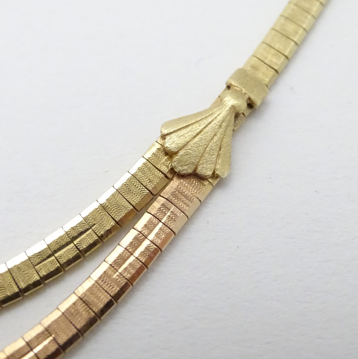 A 2-tone rose and yellow gold necklace approx 16" long CONDITION: Please Note - we - Image 6 of 9