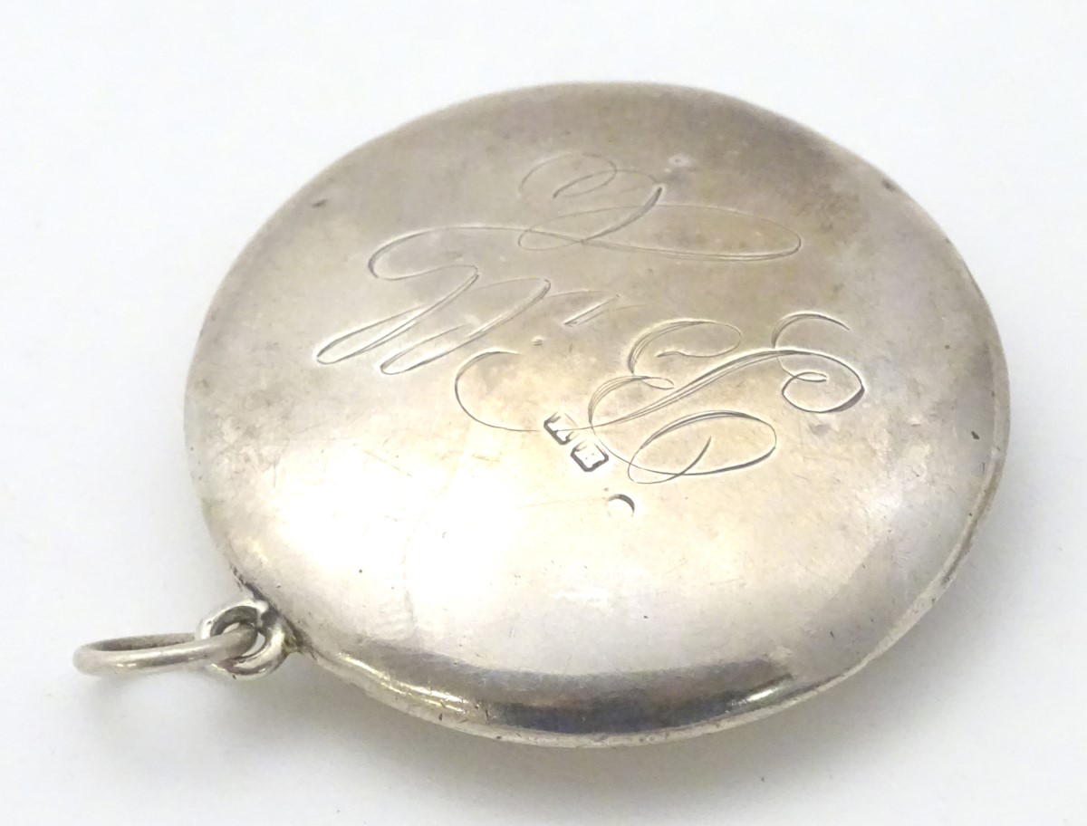 An early 20thC small silver compact with mirror to lid. Maker Henry Matthews. - Image 8 of 8