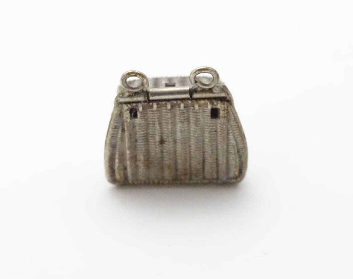 A charm / pendant formed as a miniature fishing creel with heraldic symbols to one side. - Image 3 of 11