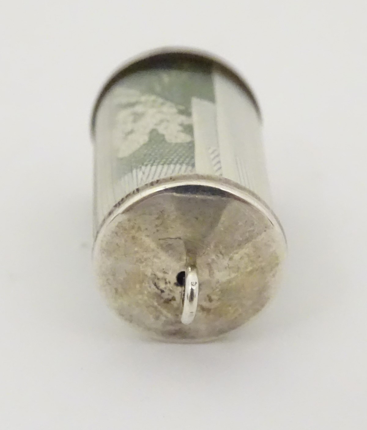 A novelty pendant charm of cylindrical form and containing a £1 note. - Image 2 of 7