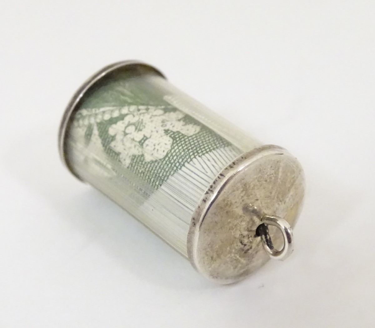 A novelty pendant charm of cylindrical form and containing a £1 note. - Image 5 of 7