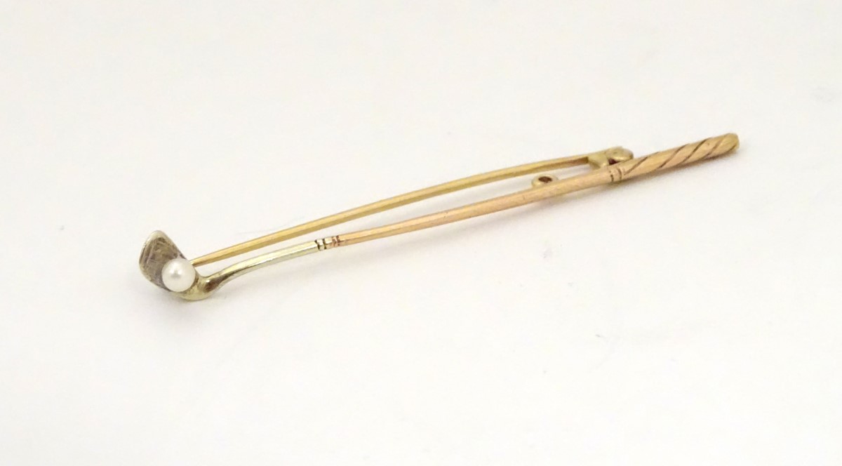 A 9ct gold bar brooch with golf club decoration with seed pearl golf ball detail. - Image 10 of 10