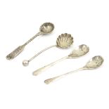 4 assorted silver and silver plate small salt spoons.