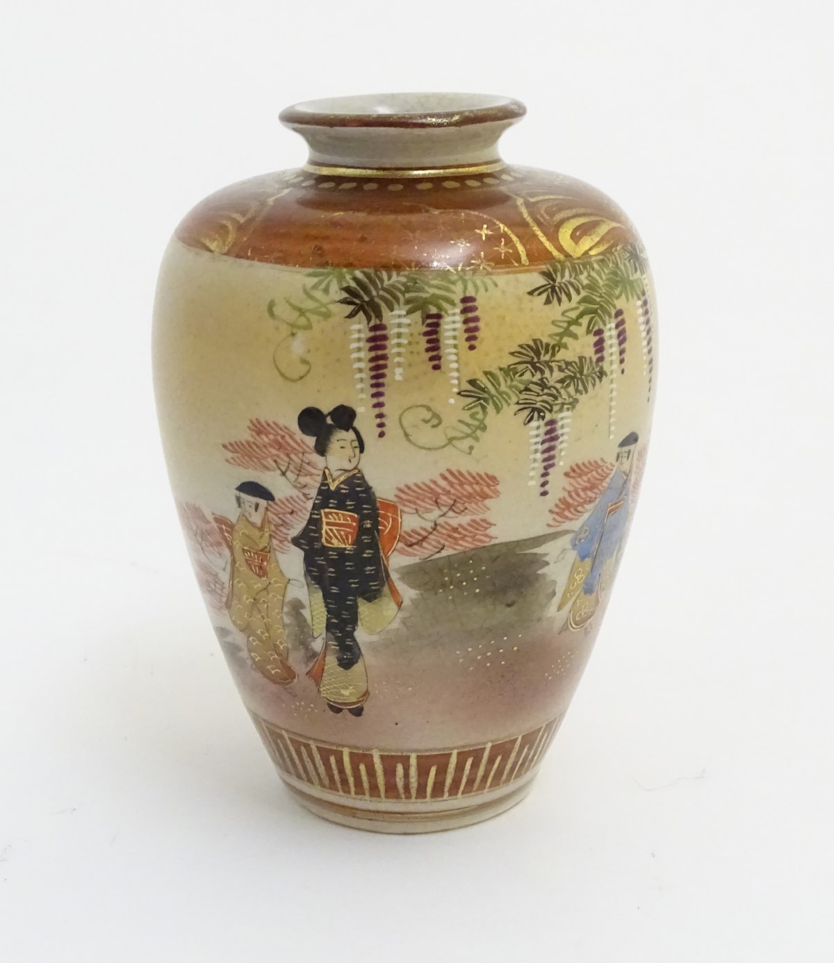 A small Japanese satsuma vase depicting figures in a garden, with gilt highlights. - Image 7 of 8
