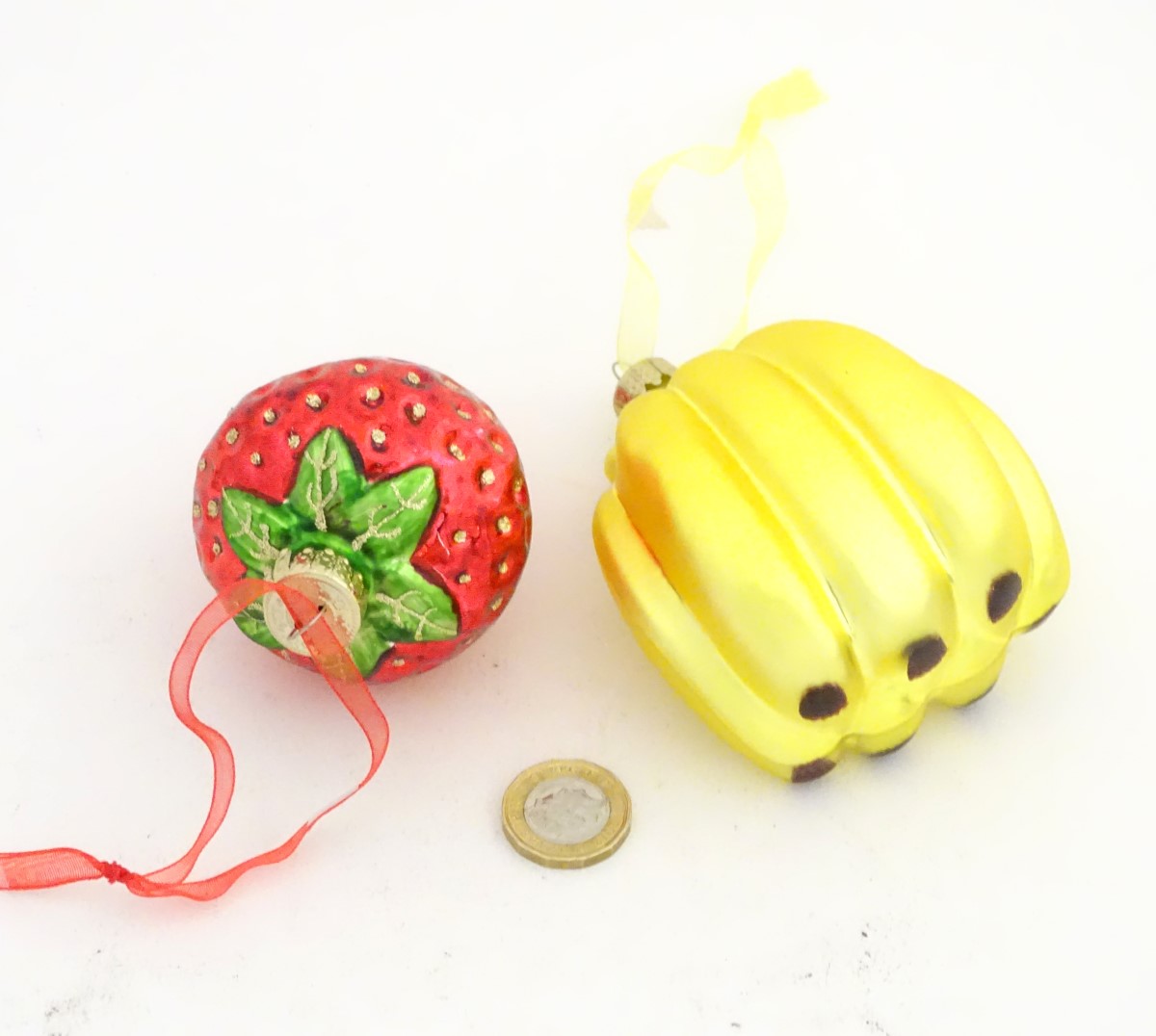 Christmas decorations : two novelty glass baubles one formed as a strawberry the other a bunch of - Image 6 of 7