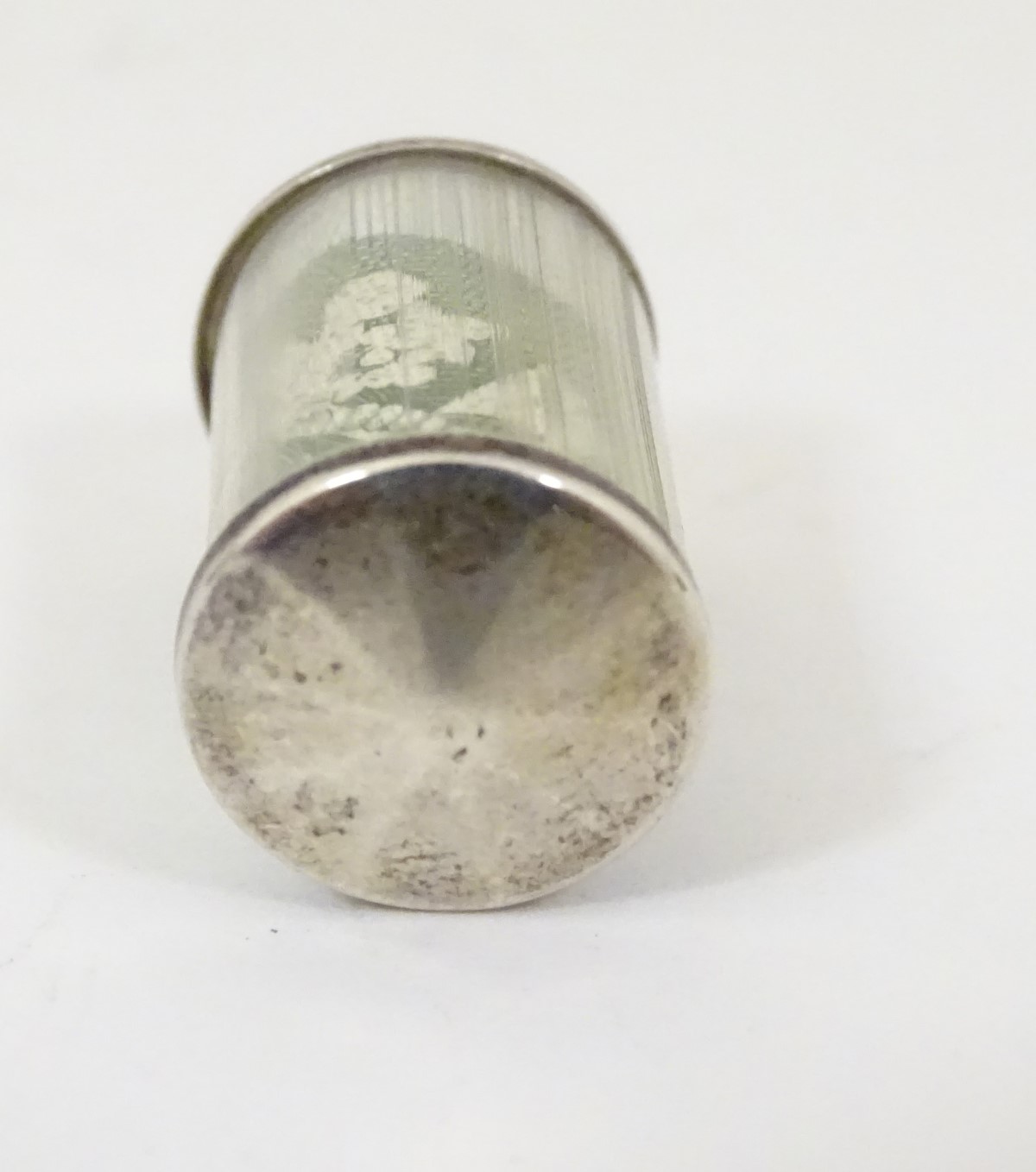 A novelty pendant charm of cylindrical form and containing a £1 note. - Image 6 of 7