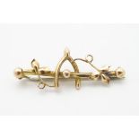 A 9ct gold brooch with wishbone decoration 1 1/4" wide CONDITION: Please Note -