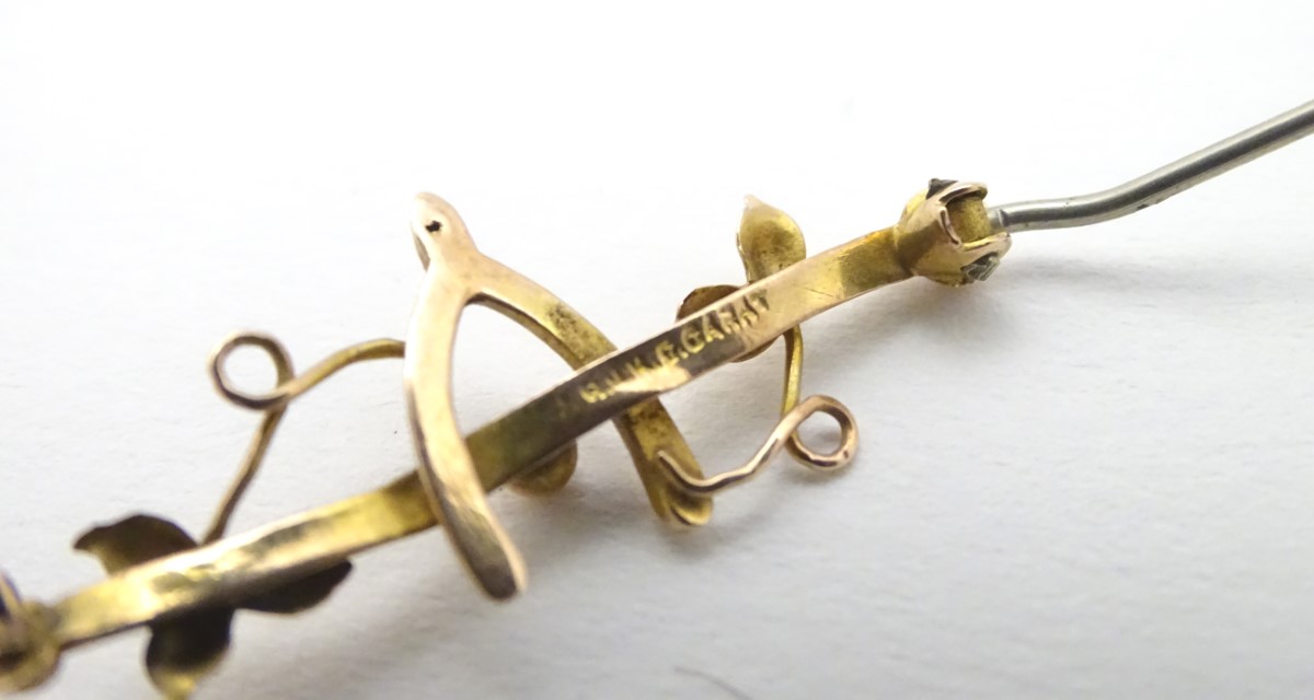 A 9ct gold brooch with wishbone decoration 1 1/4" wide CONDITION: Please Note - - Image 10 of 10