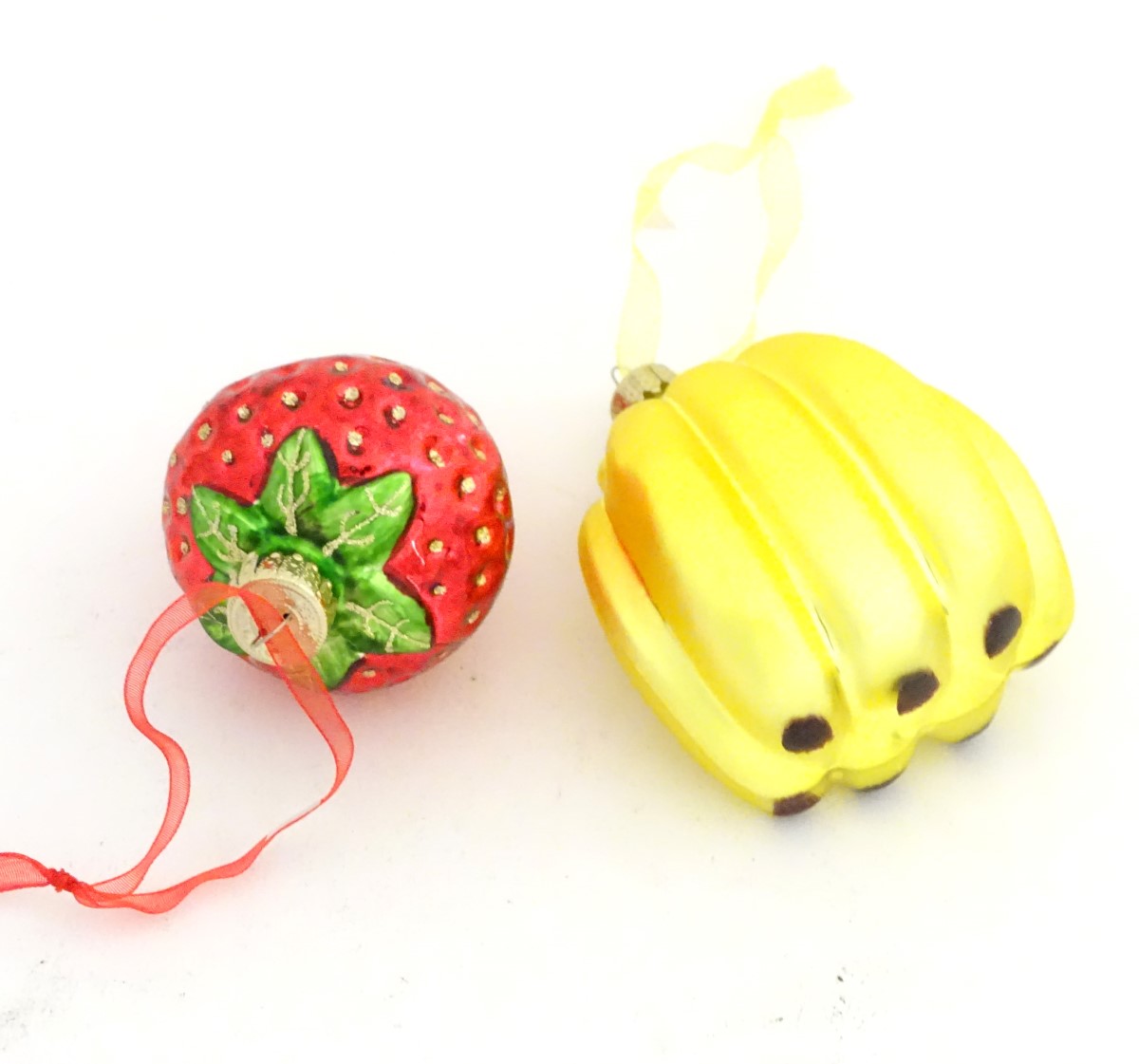 Christmas decorations : two novelty glass baubles one formed as a strawberry the other a bunch of - Image 4 of 7