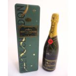 A single bottle of Moet & Chandon champagne, 1992 vintage, 75cl, 12.