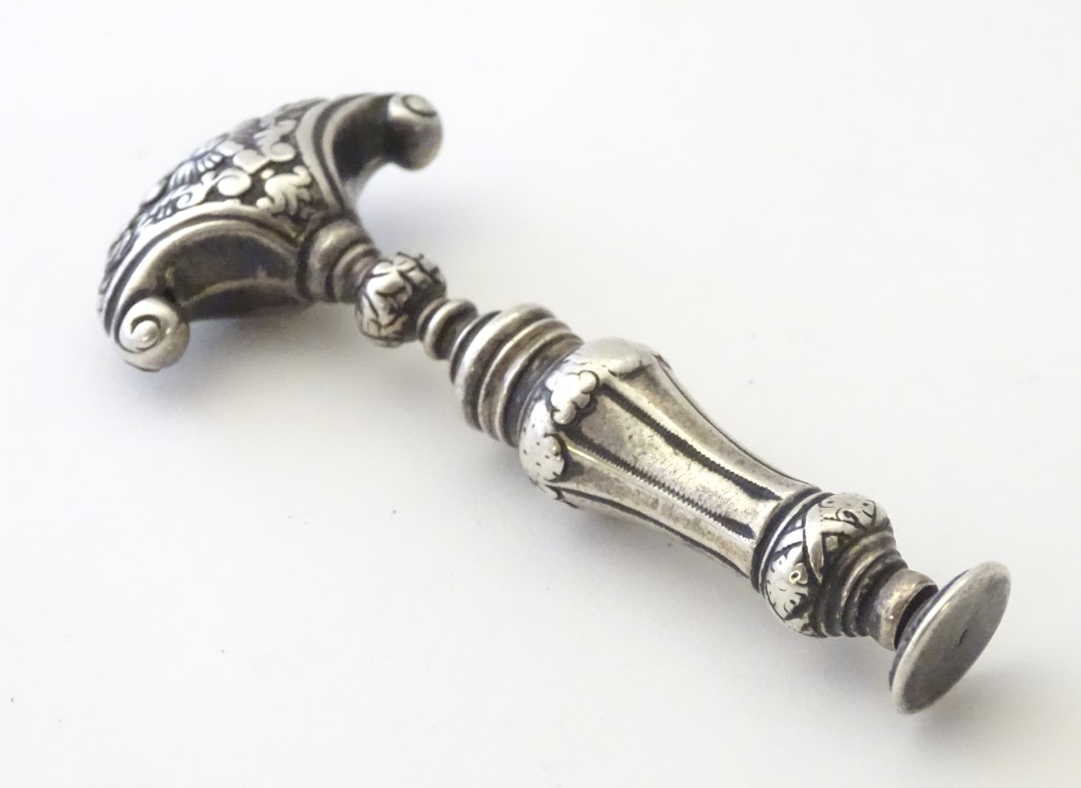 Corkscew : A 18thC Dutch white metal ( silver) corkscrew with shaped handle having acanthus - Image 10 of 10