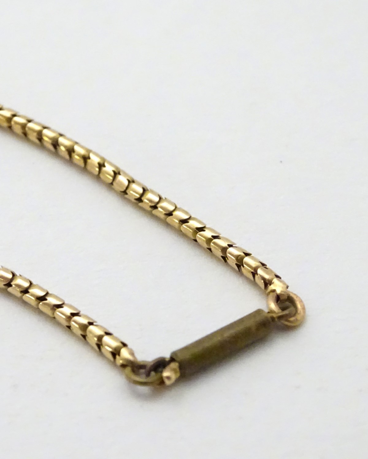 A gold chain (tests as 14ct) with a 9ct gold heart shaped charm / pendant. - Image 9 of 10