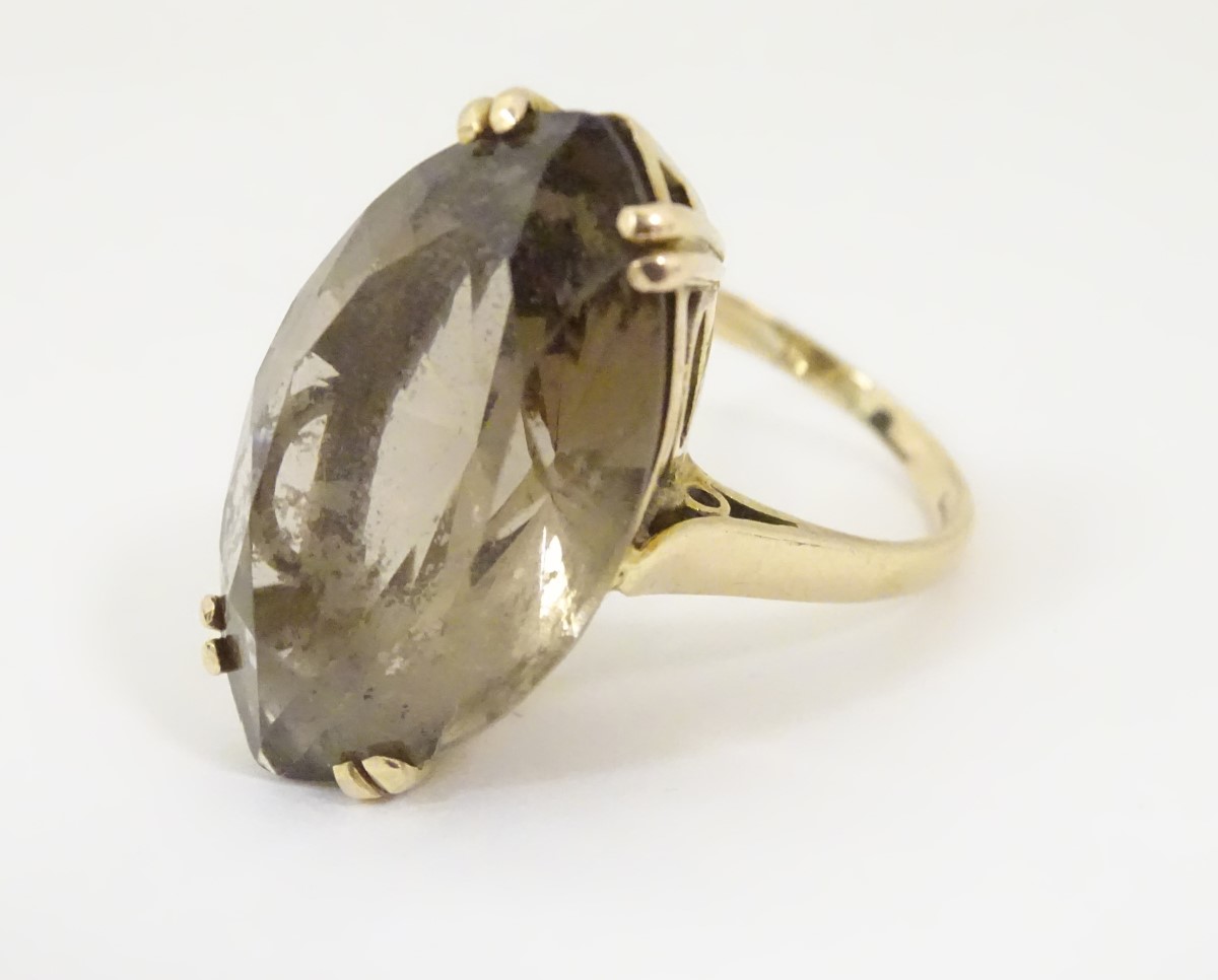 A vintage retro 9ct gold ring set with large marquise cut smoky quartz. London c. - Image 6 of 6