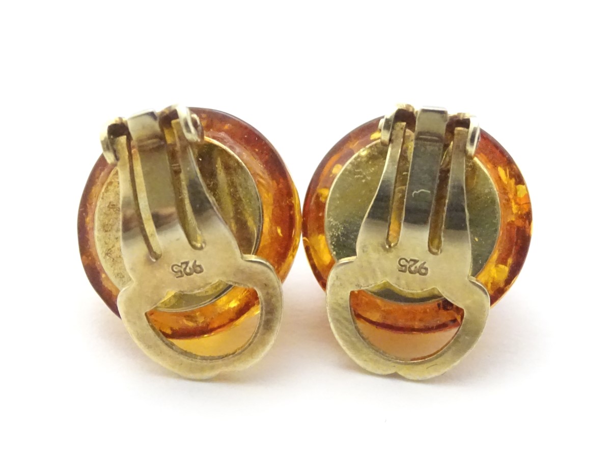 Assorted jewellery including a pair of silver gilt clip earrings set with amber cabochon, - Image 8 of 11