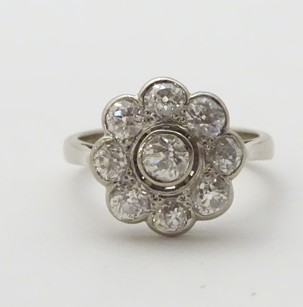An 18ct white gold ring set with central old cut diamond bordered by 8 further diamonds in a daisy - Image 8 of 8