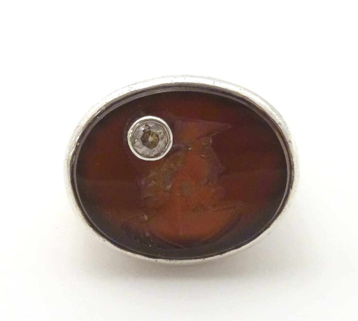 A Gentlemans white metal signet ring set with and jasper intaglio seal unusually set with yellow - Image 5 of 6