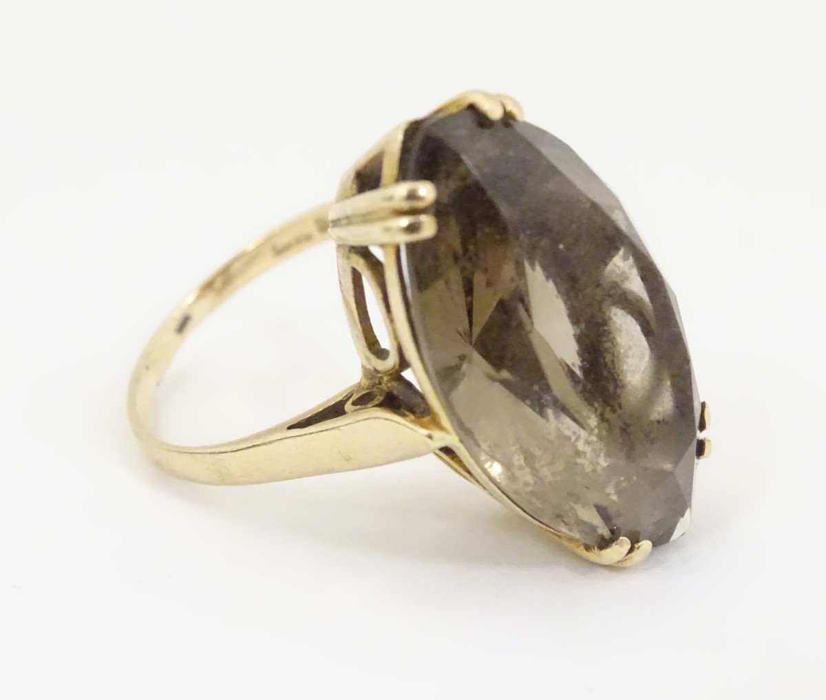 A vintage retro 9ct gold ring set with large marquise cut smoky quartz. London c. - Image 4 of 6
