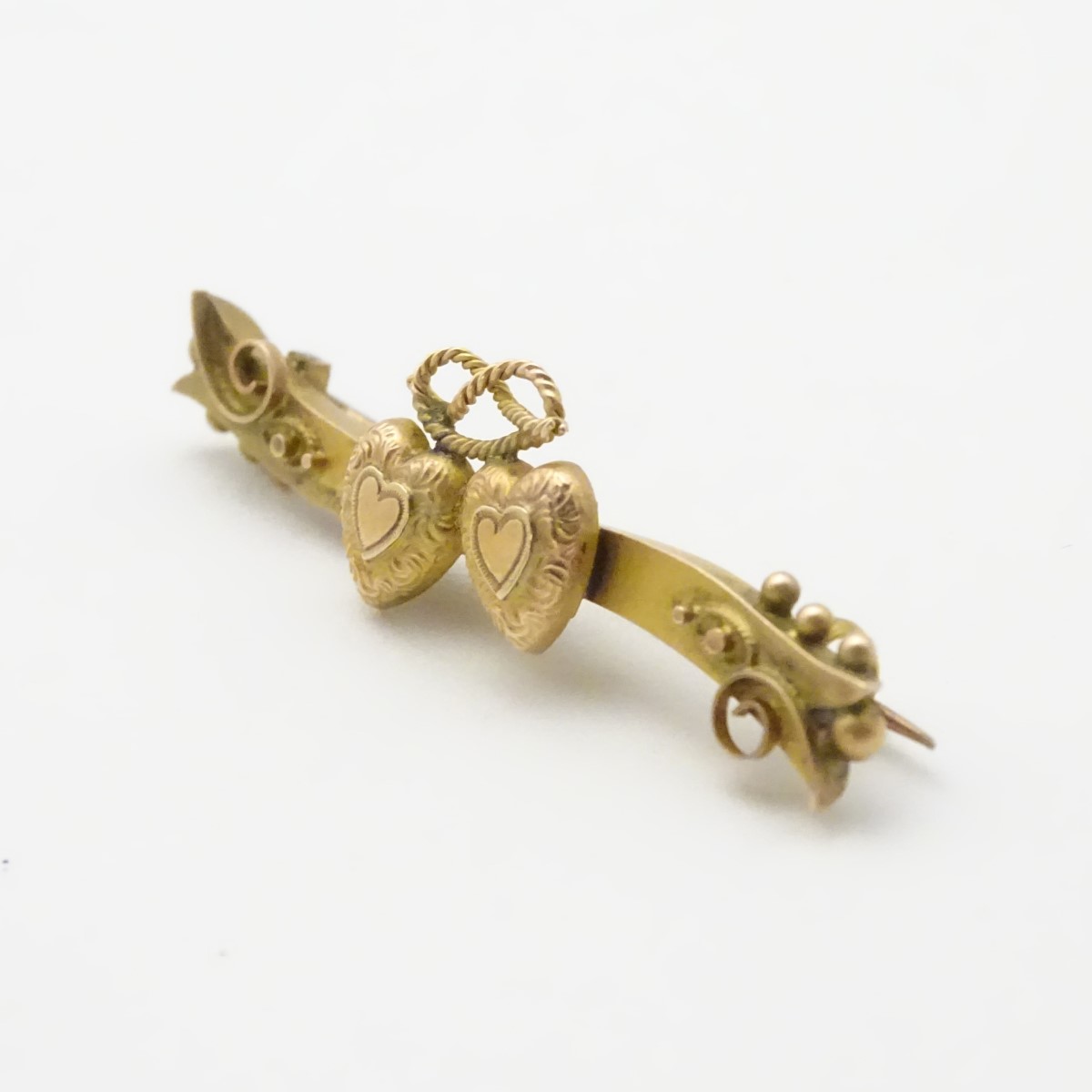 A Victorian 9ct gold bar brooch set with twin hearts, 1 ¾” wide. - Image 3 of 6