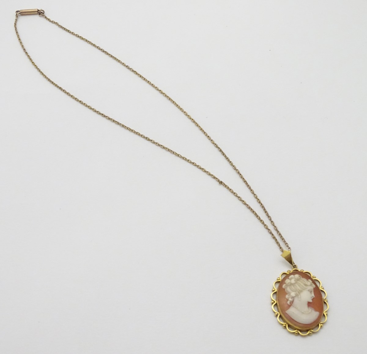 A 9ct gold cameo pendant on a gilt metal chain. - Image 5 of 5