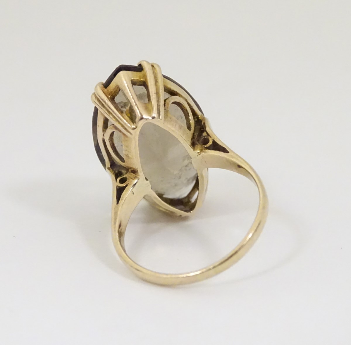 A vintage retro 9ct gold ring set with large marquise cut smoky quartz. London c. - Image 3 of 6