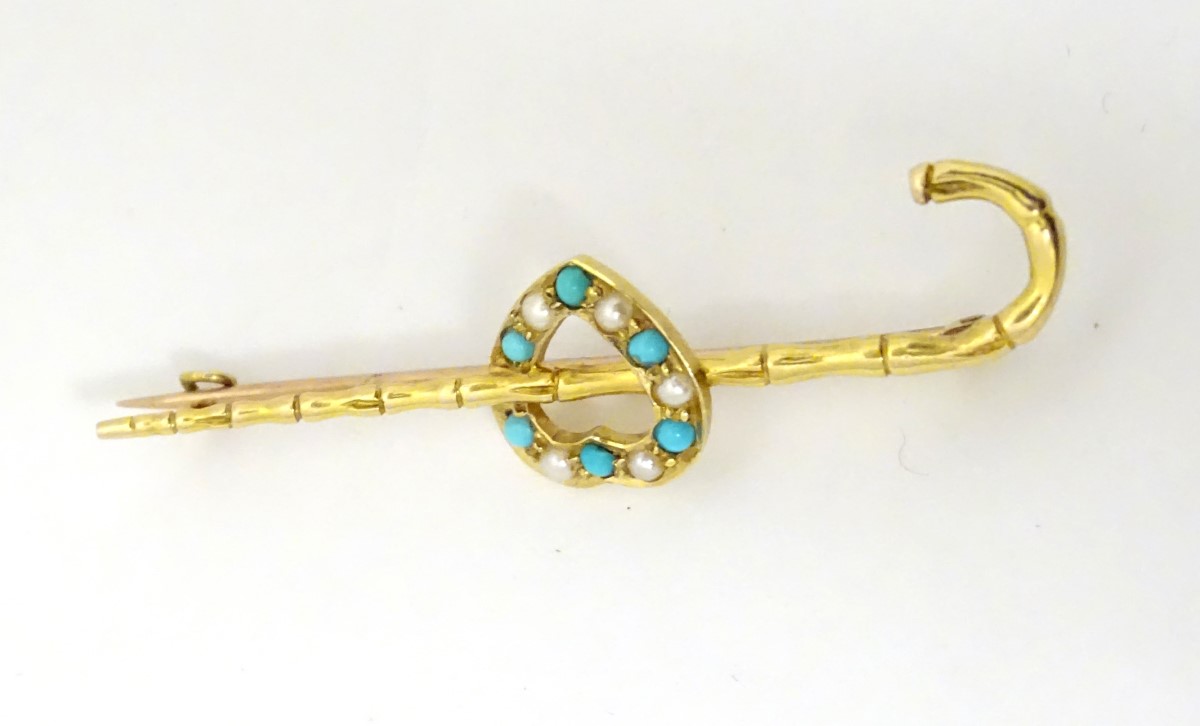 A gold bar brooch/ pin formed as a walking stick / cane with heart decoration set with seed pearl - Image 5 of 5