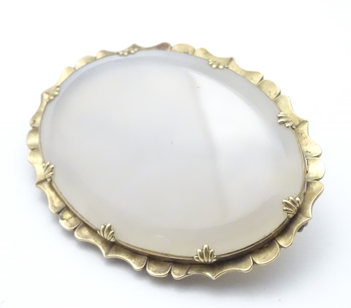 A 19thC oval brooch set with chalcedony cabochon to one side and memorial / mourning lock of hair - Image 4 of 6