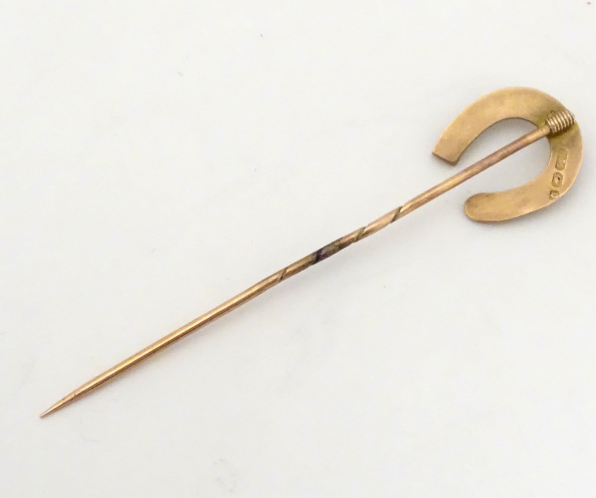 A Victorian 9ct gold stick pin surmounted by a horseshoe. - Image 7 of 7