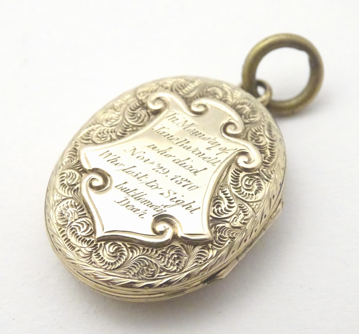 A Victorian yellow metal locket with engraved decoration and cartouche 1 /4" long - Image 2 of 4