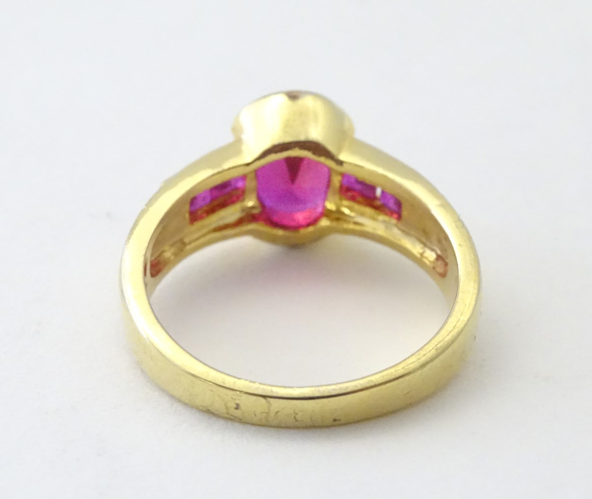 A 10ct gold ring set with central ruby flanked by 2 further rubies to each shoulder. - Image 4 of 5