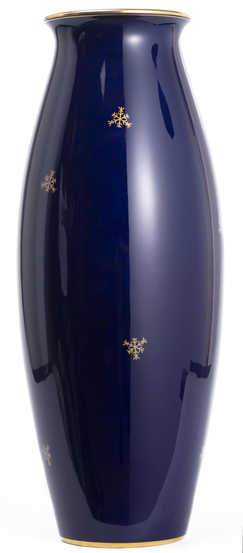 Sèvres, vase en porcelaine bleu nuit avec des motifs dorés de cristaux de neige, [...] - Bild 2 aus 5