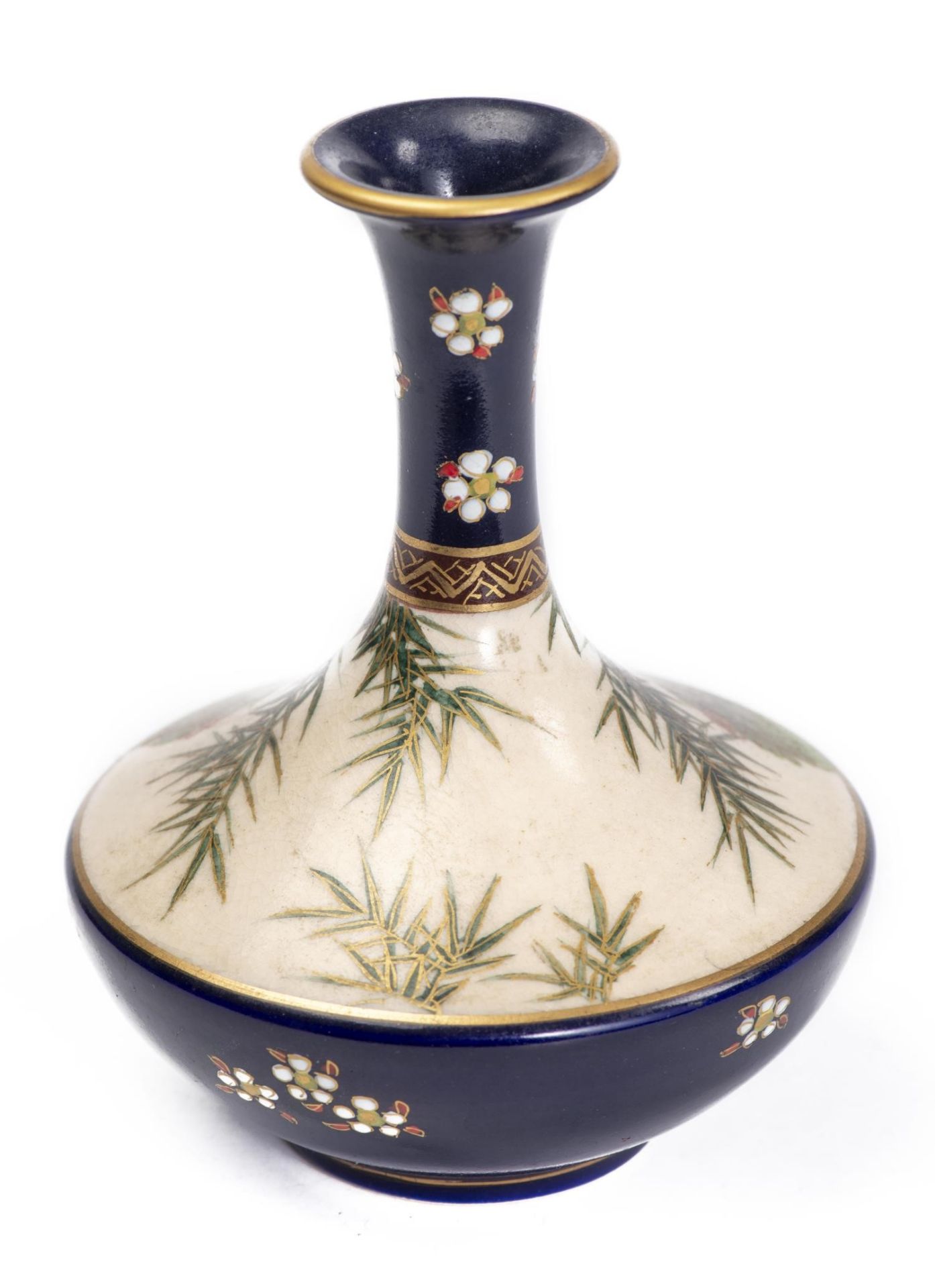 Vase en porcelaine de Satsuma. Décor d'une hutte dans une forêt de bambous. Cachet [...] - Bild 2 aus 3