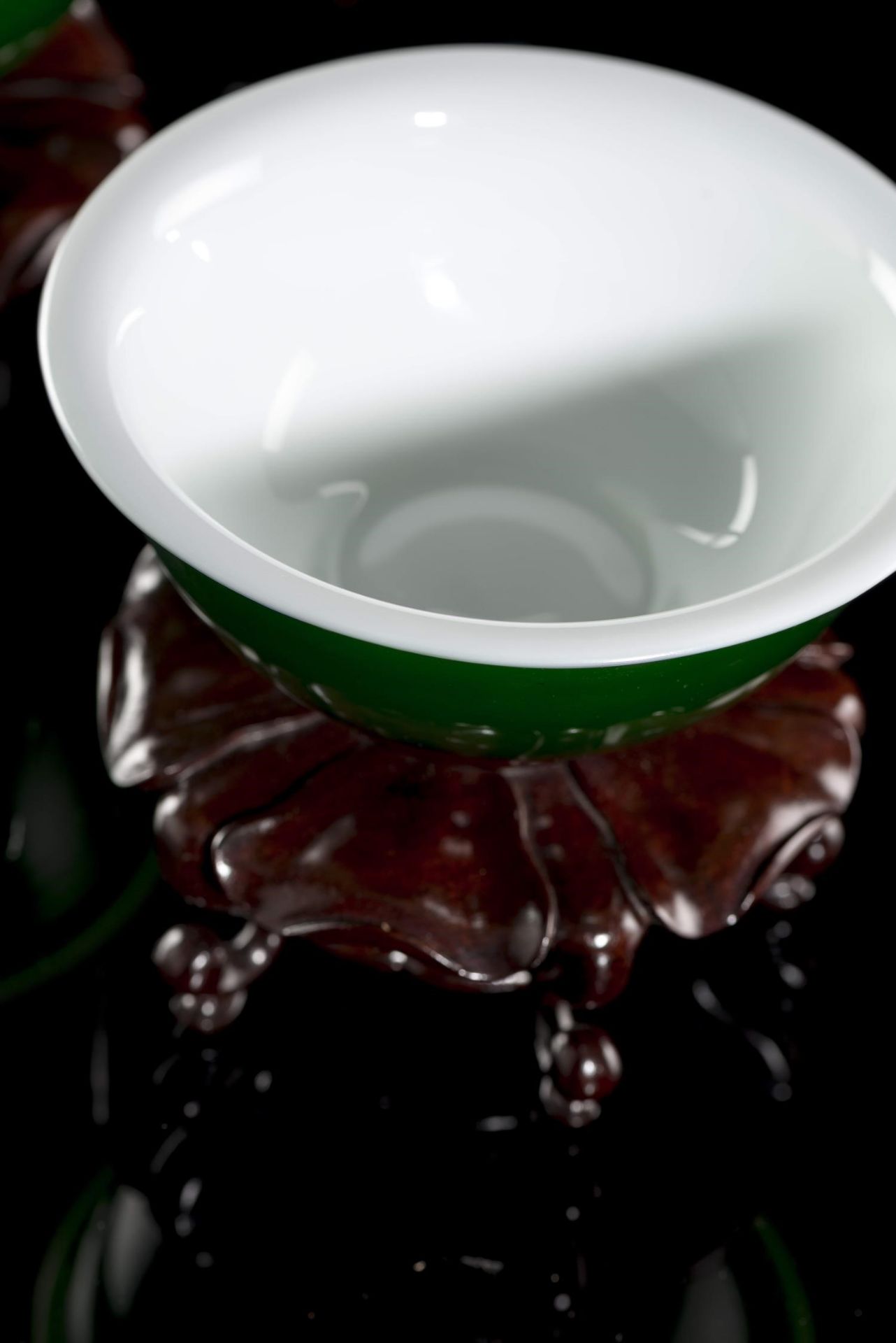 Paire de bols en verre de Pékin multicouche blanc et vert probablement XIXe [...] - Bild 3 aus 6