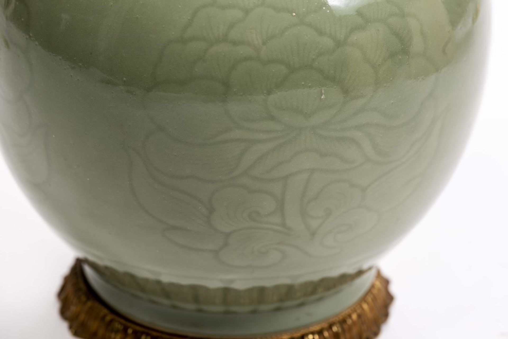Lampe de table à pied en porcelaine de Chine d'époque Qing XVIIIe, à décor [...] - Bild 5 aus 8