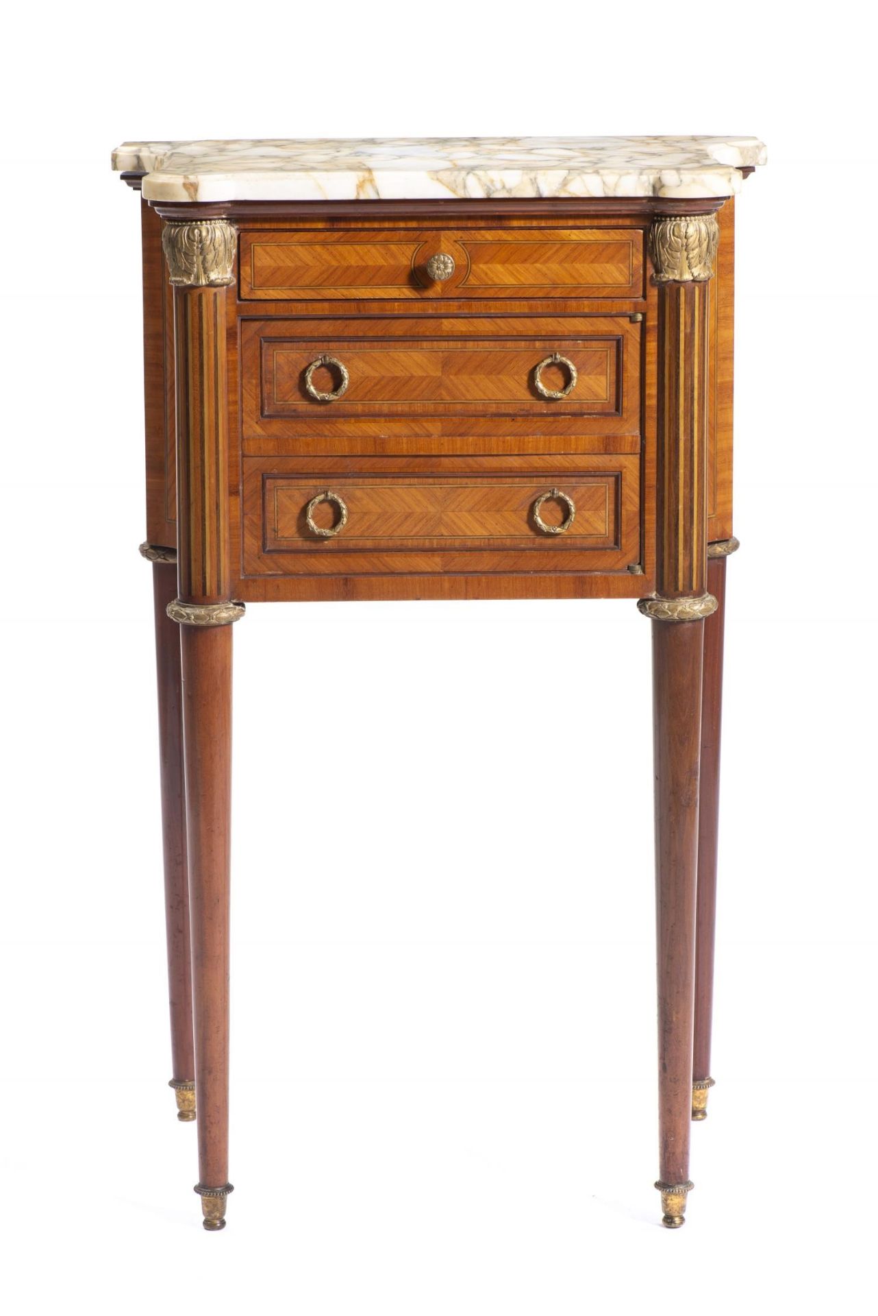 Meuble d'appoint en marqueterie de style Louis XVI, composé d'un tiroir et d'un [...]
