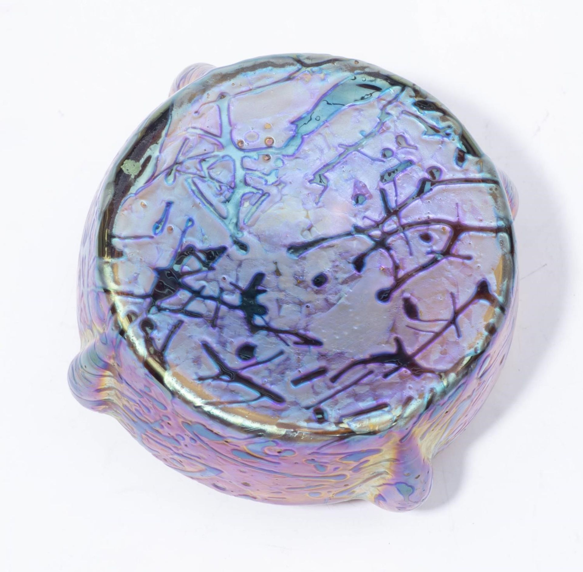 Encrier en verre iridescent et laiton vers 1900 dans le goût de Leutz. H. 5 cm & [...] - Bild 3 aus 3