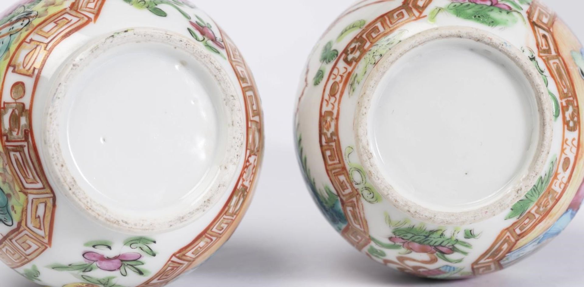 Un vase en porcelaine de Chine d'époque Qing 清代, l'un en famille rose à décor [...] - Bild 9 aus 9