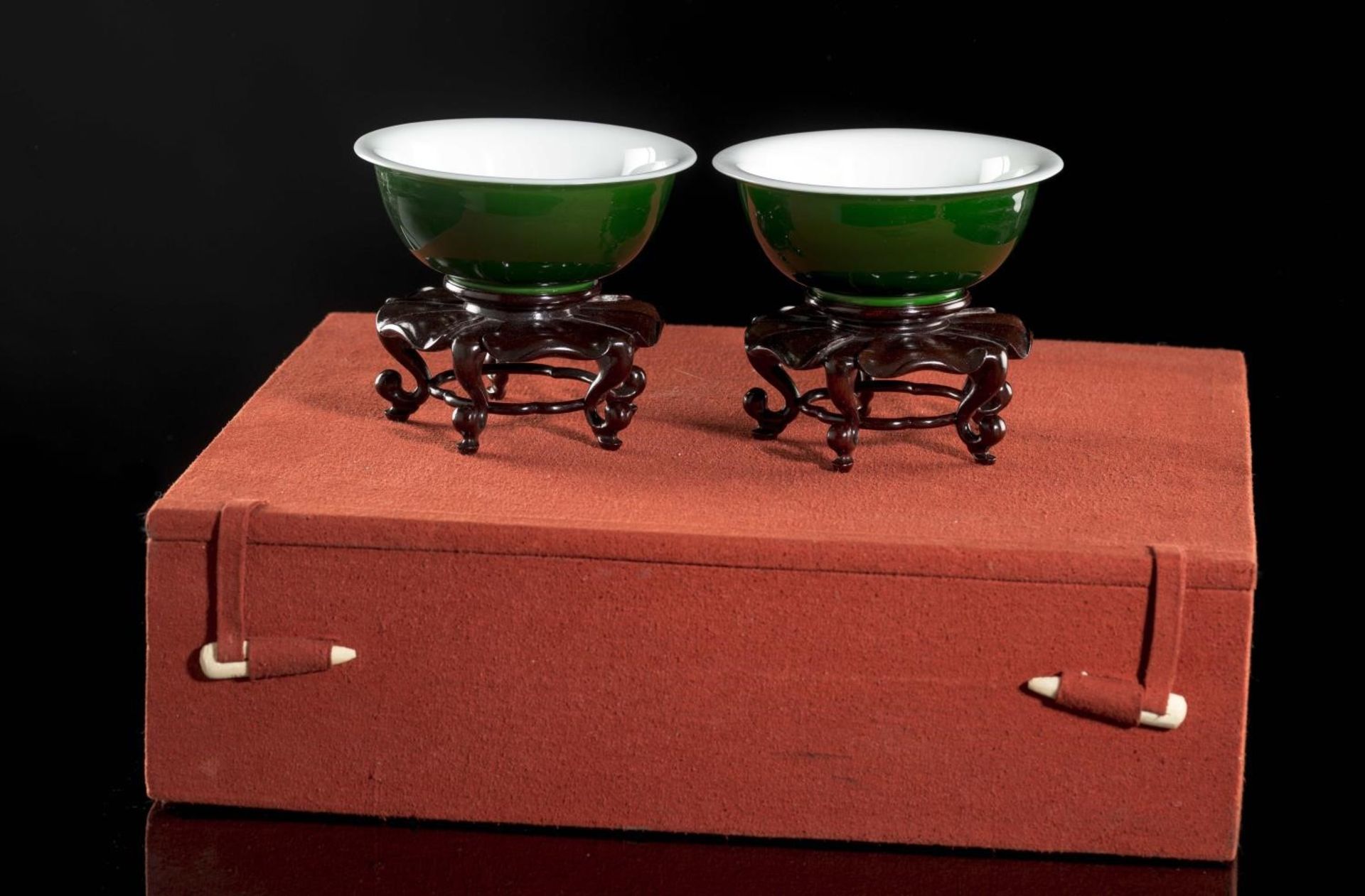 Paire de bols en verre de Pékin multicouche blanc et vert probablement XIXe [...] - Bild 6 aus 6