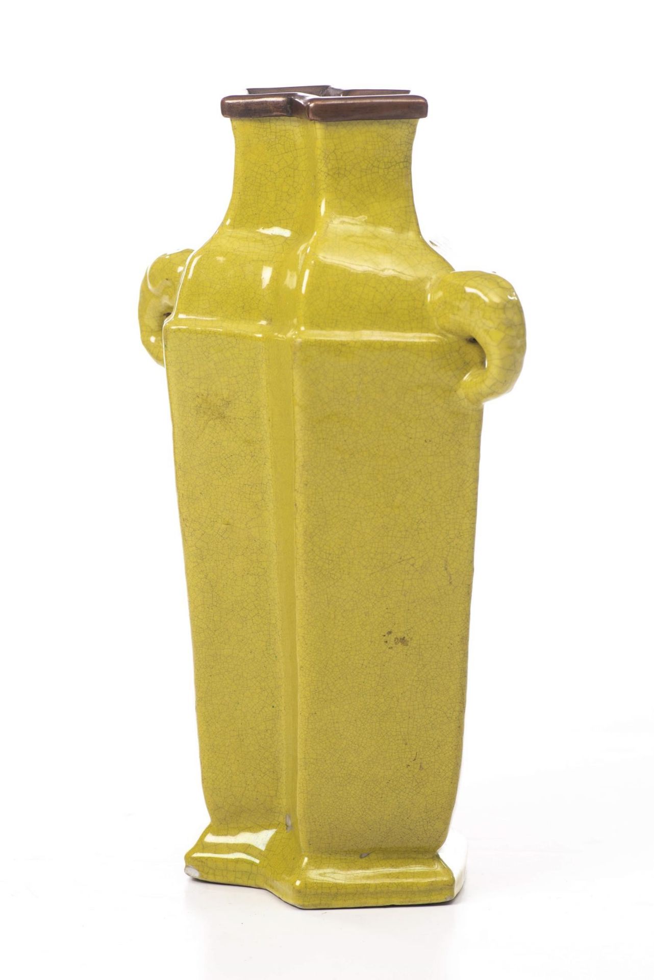 Vase en porcelaine de Chine en forme de double losange, glaçure jaune moutarde [...] - Bild 2 aus 9