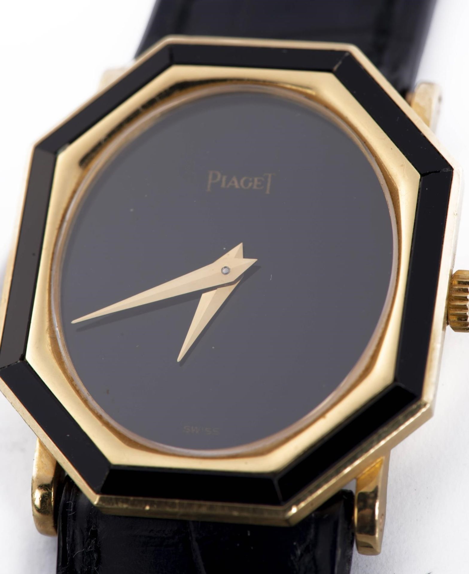 Piaget, montre bracelet à boîtier octogonal en or jaune .750 et barettes d'onyx, [...] - Bild 2 aus 6