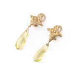 Boucles d'oreilles en or .750 avec deux citrines jaunes pendantes en forme de gouttes [...]